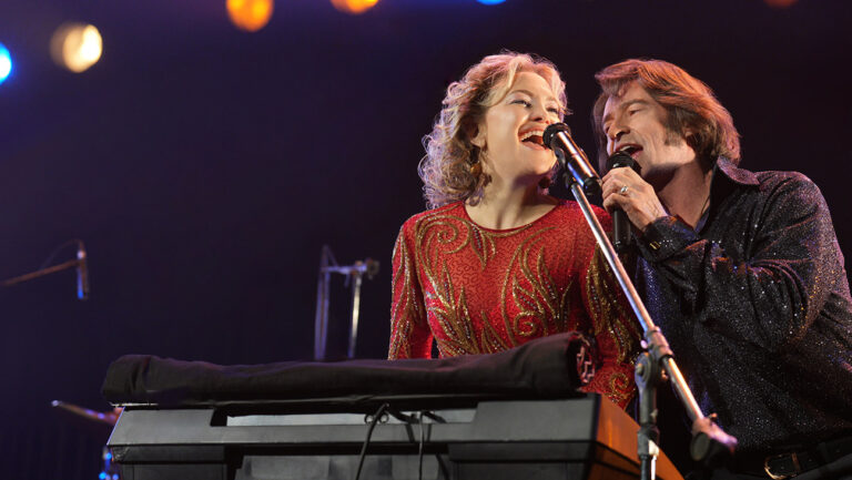 ‘Song Sung Blue’ Review: Hugh Jackman and Kate Hudson Sing the Hits ‘Song Sung Blue’ Review: Hugh Jackman and Kate Hudson Sing the Hits