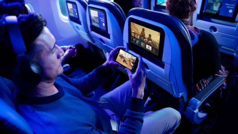 Streaming Wars Takes to the Skies as Starlink Internet Gets on Planes Streaming Wars Takes to the Skies as Starlink Internet Gets on Planes