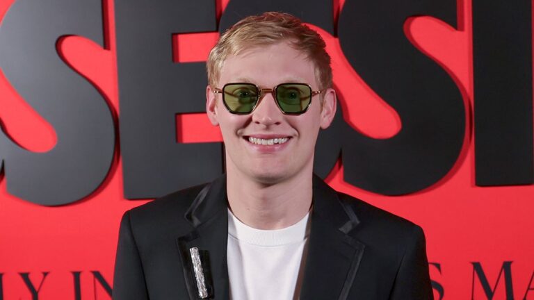 ‘Obsession’ Director Curry Barker Is Already Getting Massive Hollywood Offers After Surprise Box Office Hit – Just Jared – Celebrity News and Gossip ‘Obsession’ Director Curry Barker Is Already Getting Massive Hollywood Offers After Surprise Box Office Hit – Just Jared – Celebrity News and Gossip