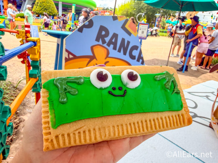REVIEW: Disney World Just Made Poptarts Even Better, and We’re Going To Need 100 REVIEW: Disney World Just Made Poptarts Even Better, and We’re Going To Need 100