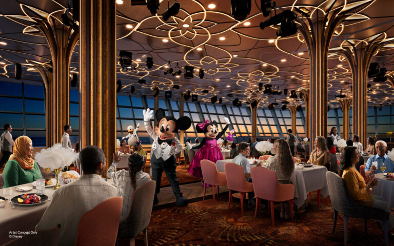 REVIEW: Hollywood Spotlight Club Aboard Disney Adventure REVIEW: Hollywood Spotlight Club Aboard Disney Adventure