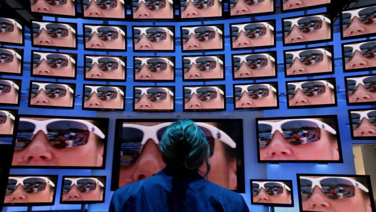 Hollywood and Big Tech Are at War: Fight for Attention Underway Hollywood and Big Tech Are at War: Fight for Attention Underway