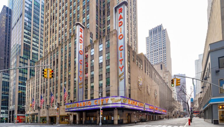 How to Watch the Tony Awards 2026: Streaming & Cable Options – Hollywood Life