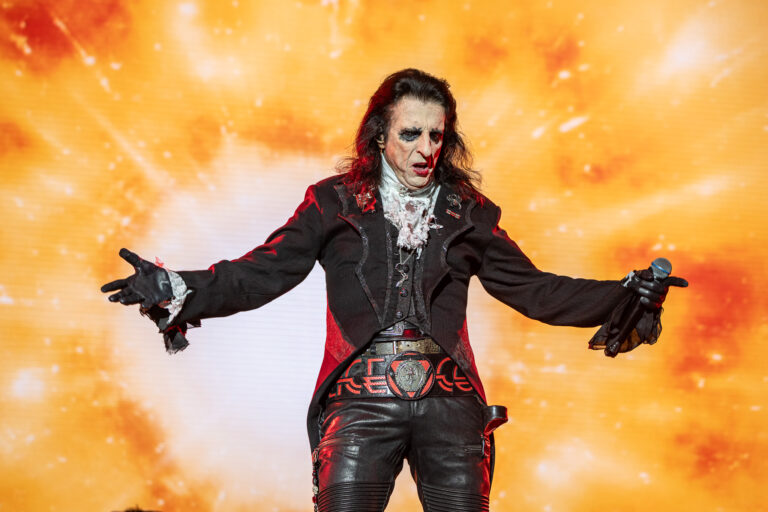 Hollywood Vampires w/ The Damned