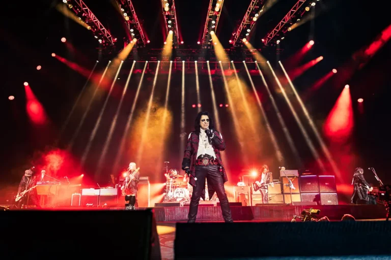 Gig Review: Hollywood Vampires / A Night Of Glorious Excess At The O2