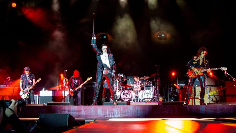 Live Review: Hollywood Vampires – Halifax, 22.08.26 Live Review: Hollywood Vampires – Halifax, 22.08.26