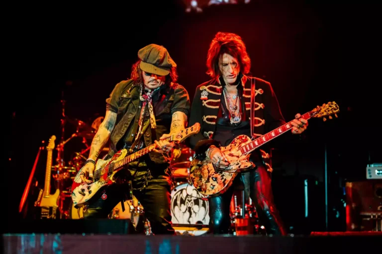 Hollywood Vampires at The Halifax Piece Hall – Live Review Hollywood Vampires at The Halifax Piece Hall – Live Review