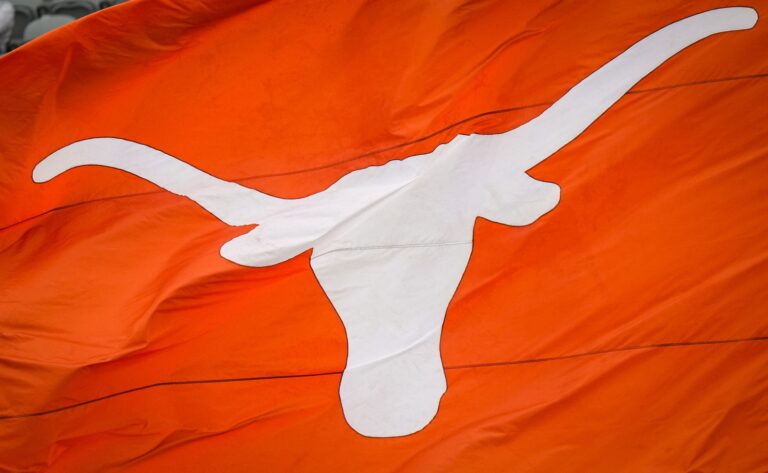 Texas RBs Raleek Brown, Hollywood Smothers Named to Doak Walker Award Watch List Texas RBs Raleek Brown, Hollywood Smothers Named to Doak Walker Award Watch List