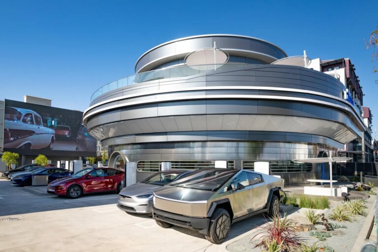 Review: Is The Tesla Diner A Flop? Review: Is The Tesla Diner A Flop?