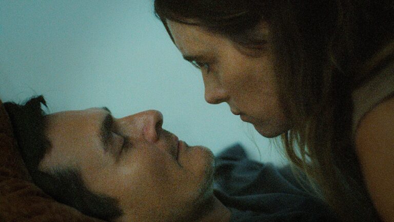 ‘My Notes on Mars’ Review: Mackenzie Davis, Rupert Friend Sci-Fi