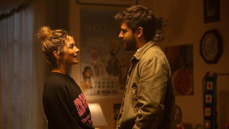 ‘All That She Wants’ Review: Annie Murphy in a Mostly Fizzy Rom-Com