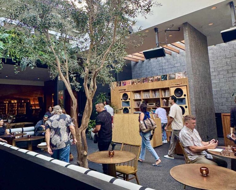 Darling’s out-of-sync elements kept it from hi-fi greatness – Review – Los Angeles Darling’s out-of-sync elements kept it from hi-fi greatness – Review – Los Angeles