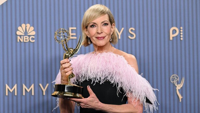 Savannah Guthrie Touched by Allison Janney’s Words About Mom at Emmys