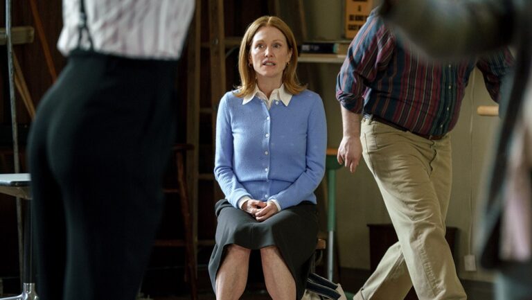 ‘The Debut’ Review: Julianne Moore, Paul Giamatti in Theater Comedy